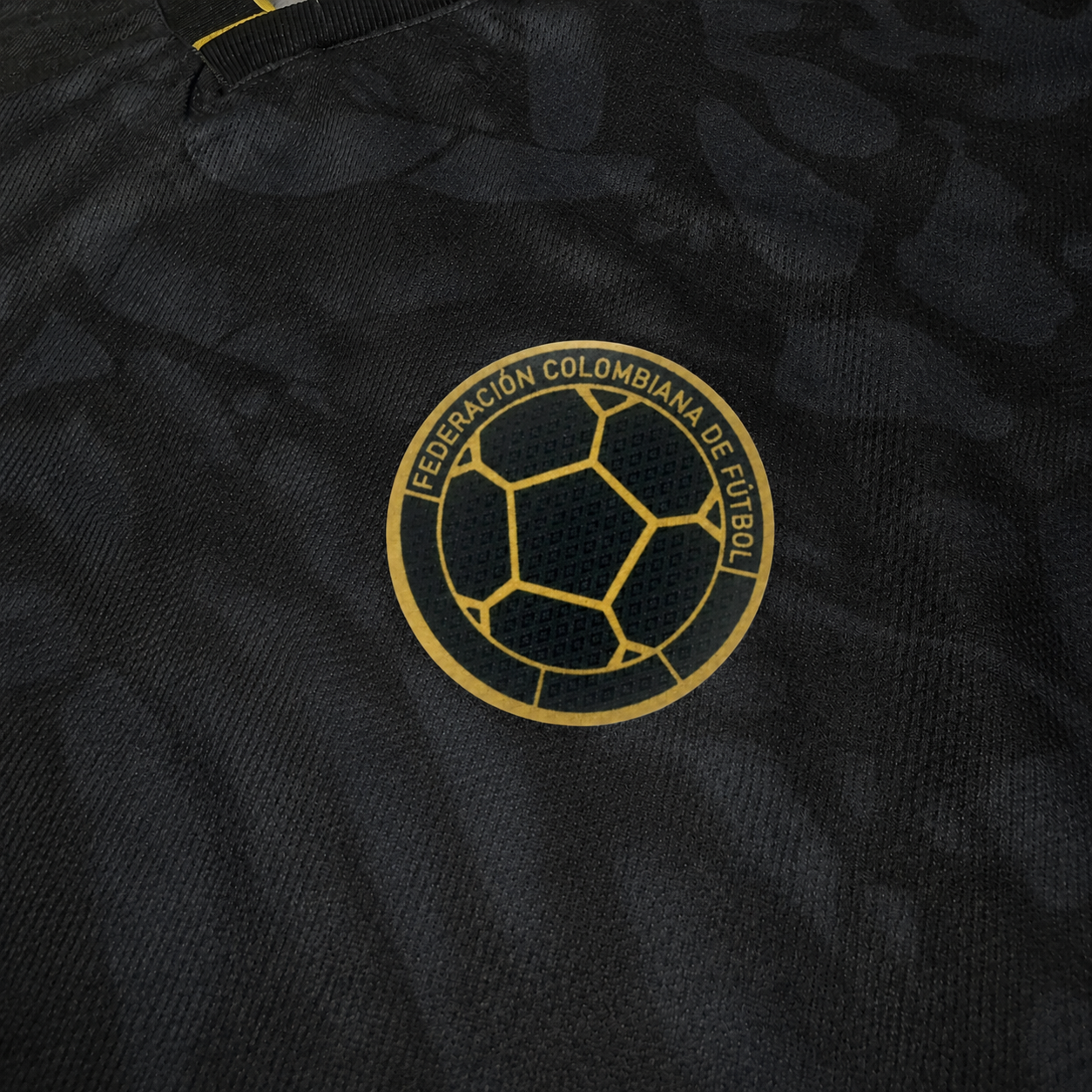 CAMISETA COLOMBIA ADIDAS BLACK GOLD EDIT